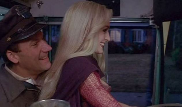 “Hocus Pocus”: Driver Offers Children to Witches