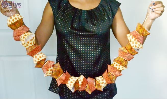Another fun way to make a garland from cupcake liners