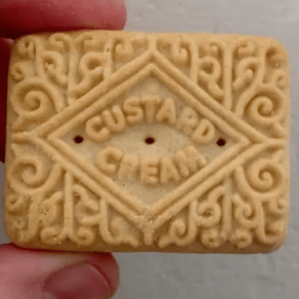 #1 Pairing tea with custard cream