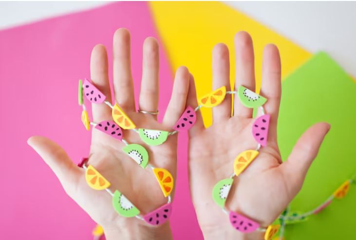 A fruit garland is the ultimate decoration for a summer party
