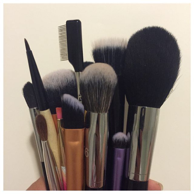 A Residue Free Eyeliner Brush: 4 Items Needed
