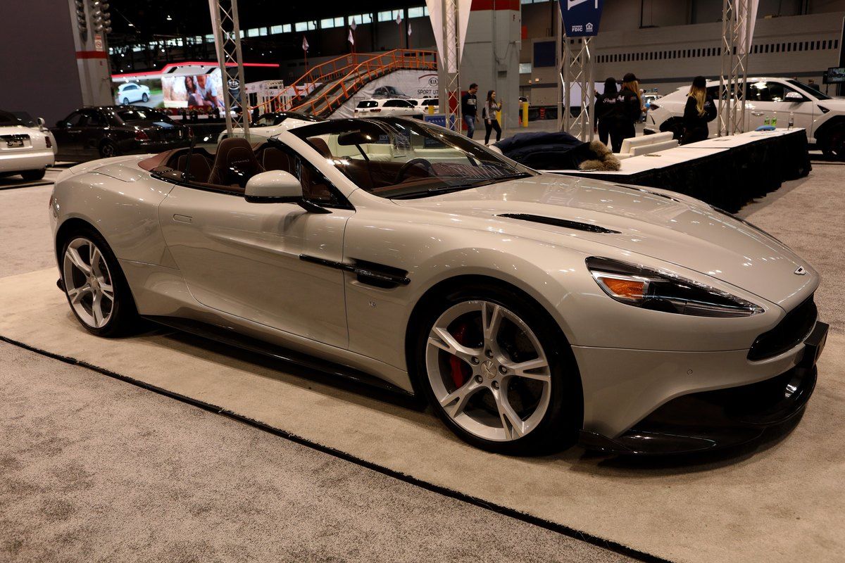 Aston Martin Vanquish S - 201 MPH