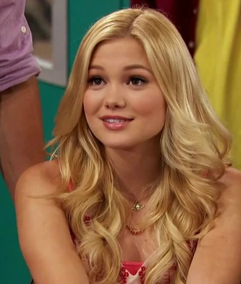 Olivia Holt as Kim Crawford