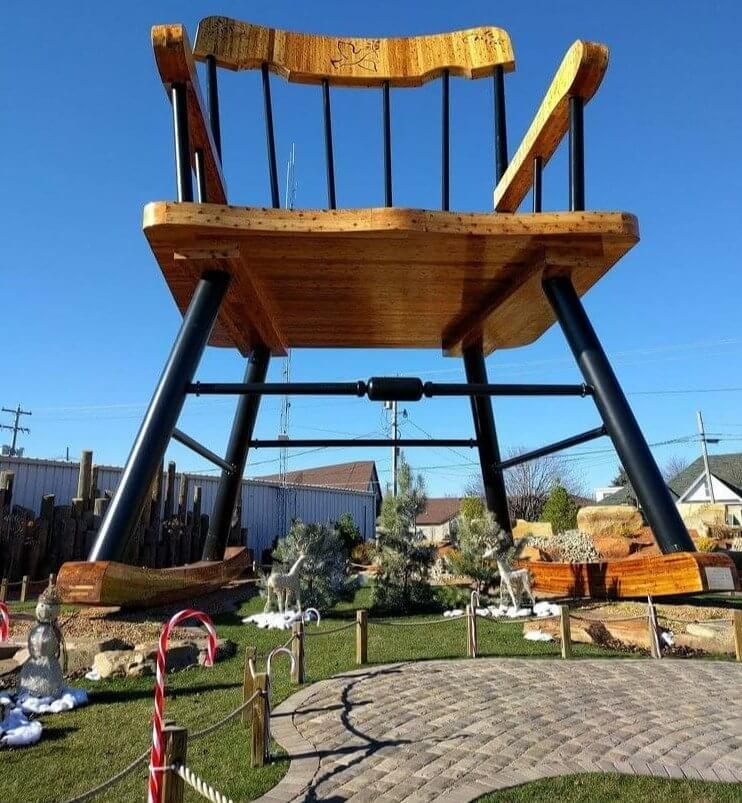 Casey, Illinois: Town of Giant Objects