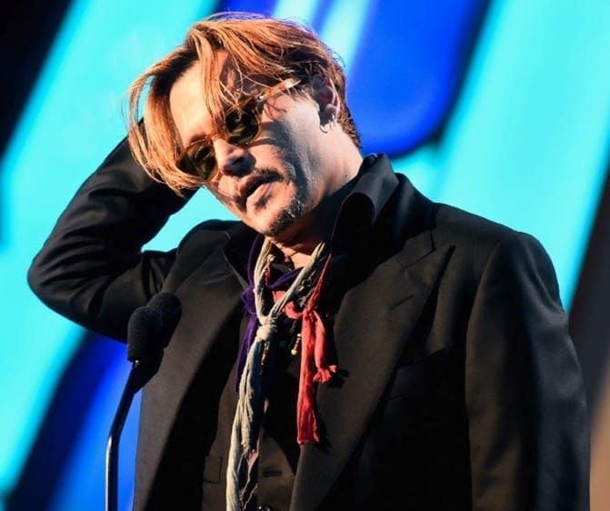 Johnny Depp slurs on stage
