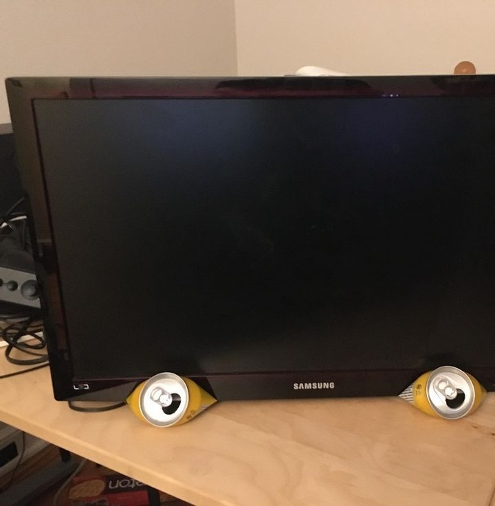 Keeping the monitor in place