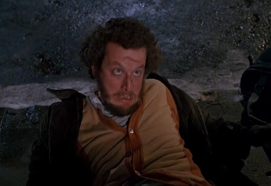 “Home Alone 2: Lost in New York”: Marv is Hit With a Brick