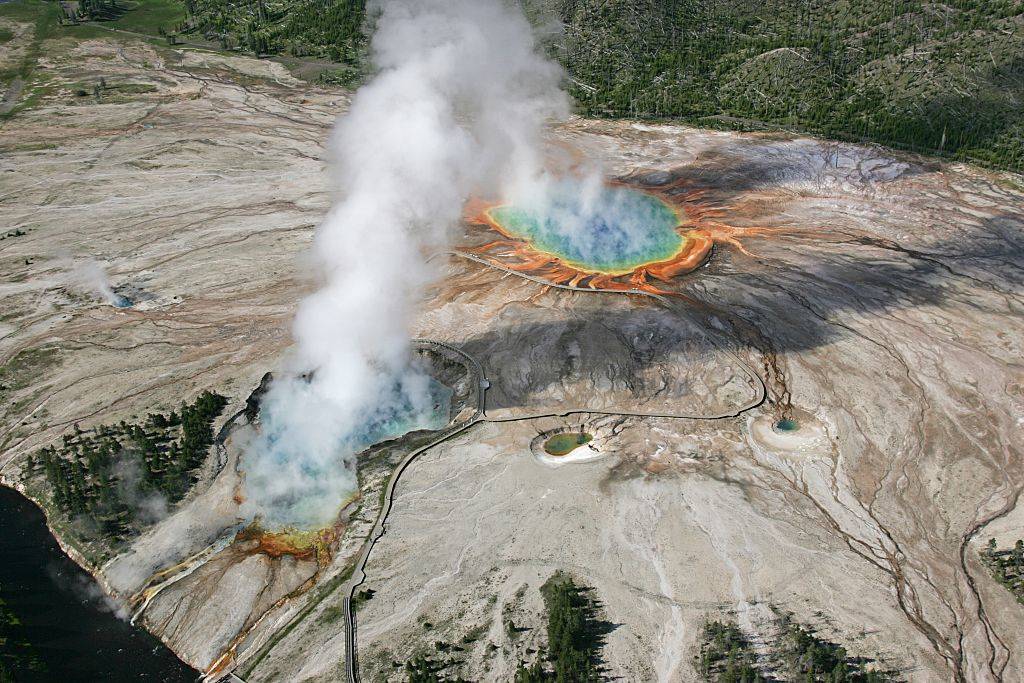 There Is A Supervolcano Beneath Yellowstone National Park